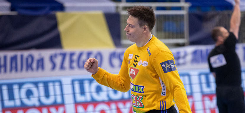 Лига чемпионов. Голкипер венгерского "Пика" Роланд Миклер стал автором лучшего сэйва в первых матчах 1/8 финала турнира (ВИДЕО)