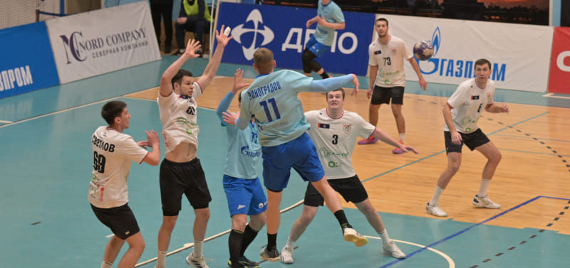 "Зенит" на домашней площадке уверенно разобрался с "Каустиком" и вновь сравнялся по набранным очкам с ЦСКА