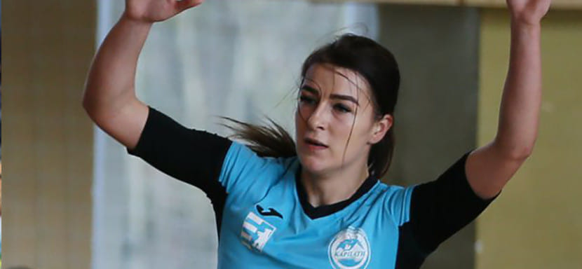 Украина. В женском чемпионате повторных побед над соперницами добились "Карпаты" и "Реал". Лидер ужгородок Яна Готра забросила 18 мячей