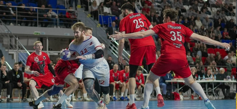 Сегодня определится первый финалист мужского чемпионата России: ЦСКА в Москве встретится с "Пермскими медведями"