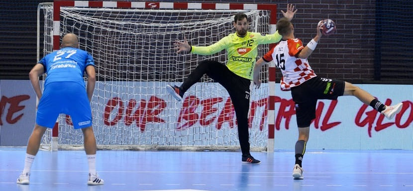 Европейская лига. Голкипер венгерской "Татабаньи" Мартон Секей — автор лучшего сейва в матчах второго тура (ВИДЕО)