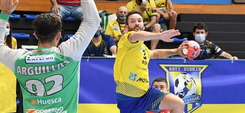 Испания. 25-летний правый крайний Иньяки Каверо продлил контракт с серебряным призером лиги ASOBAL "Бидасоа"