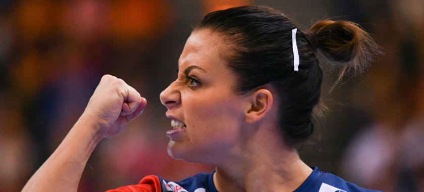 ЧЕ-2022. Нура Мёрк: "Чип отрывается от мяча, меня это раздражает. На чемпионате Европы не должно быть такого"