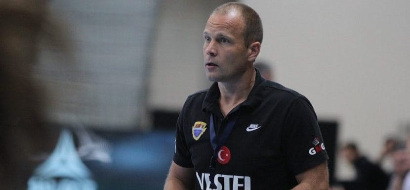 Дания. Клаус Могенсен летом заменит Яна Лесли на посту главного тренера "Хорсенса"