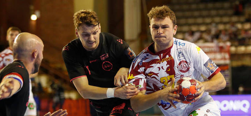 Испания. Феноменальный гол игрока “Адемара” Олега Киселева, поразившего ворота с центра площадки. Гандболист имеет российское гражданство (ВИДЕО)