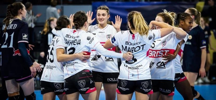 "Брест" с россиянкой Анной Вяхиревой в составе обыграл "Безансон", "Мец" разгромил "Самбр Авенуа" и остальные результаты среды в чемпионате Франции
