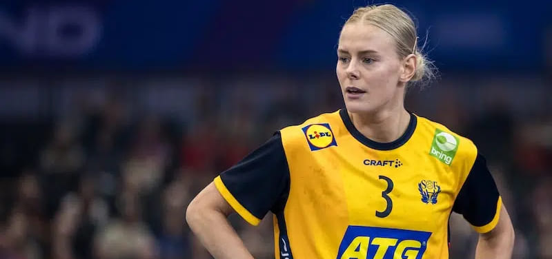 23-летняя правая полусредняя сборной Швеции и "Эсбьерга" Нина Коппанг приостановила игровую карьеру по "личным причинам"