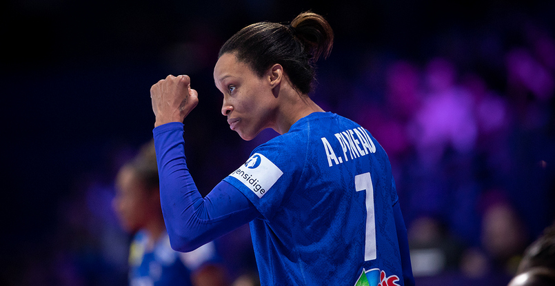 ЧЕ-2018. Сборная Франции разгромила команду Сербии. Голландки были сильнее немок. Определены полуфинальные пары