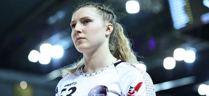 Франция. 21-летняя правая полусредняя "Бреста" Эва Жарриж подписала профессиональный контракт с клубом