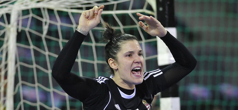 Delo Лига чемпионов. Сэйв Кинги Янурик после броска Полины Кузнецовой в матче "Ференцварош" — "Ростов-Дон" признан лучшим в туре (ВИДЕО)