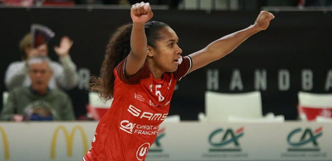 Левая крайняя женской сборной Франции и "Безансона" Сюзанн Важока продолжит карьеру в "Меце"