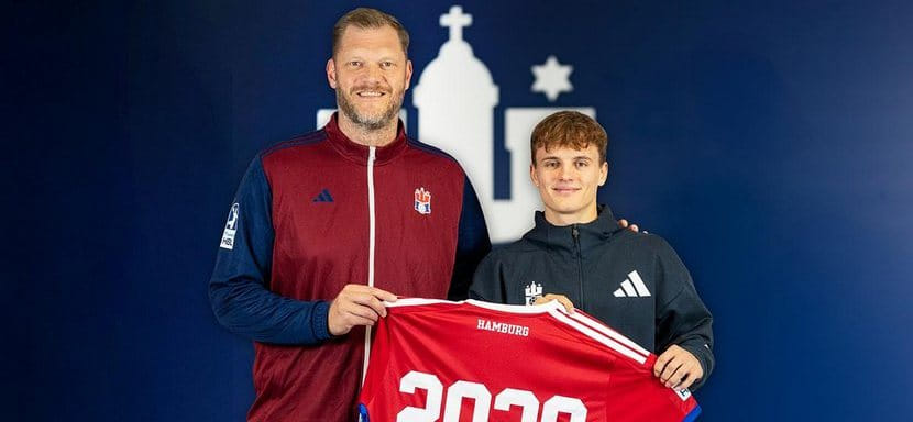 Правый крайний Левин Унбехаун продлил контракт с "Гамбургом"