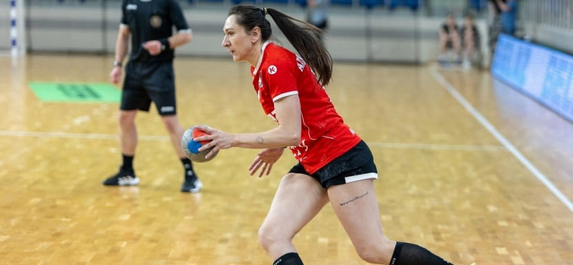 Беларусь. Полусредняя БНТУ-БелАЗ Лилия Артюхович, завершившая карьеру, вошла в тренерский штаб Константина Шароварова