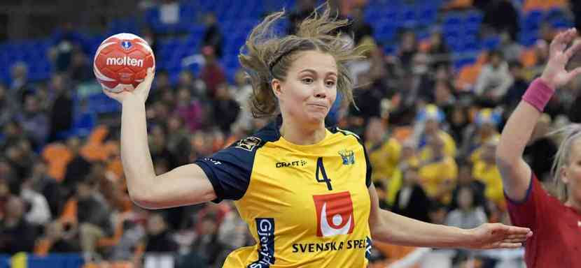 Швеция. Левая крайняя Оливия Меллегорд вслед за вратарем Юханной Бундсен проследует из "Копенгагена" в "Севехоф"