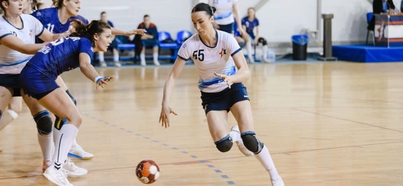 Olimpbet Суперлига. Левая полусредняя "Звезды" Наталья Никитина возглавляет бомбардирскую гонку по итогам первой части предварительного этапа