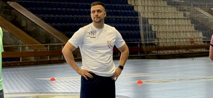 Старший тренер "Лады" Леонид Воронин: "Постараемся к началу предсезонного турнира в Тольятти наиграть защиту 5-1" (ВИДЕО)