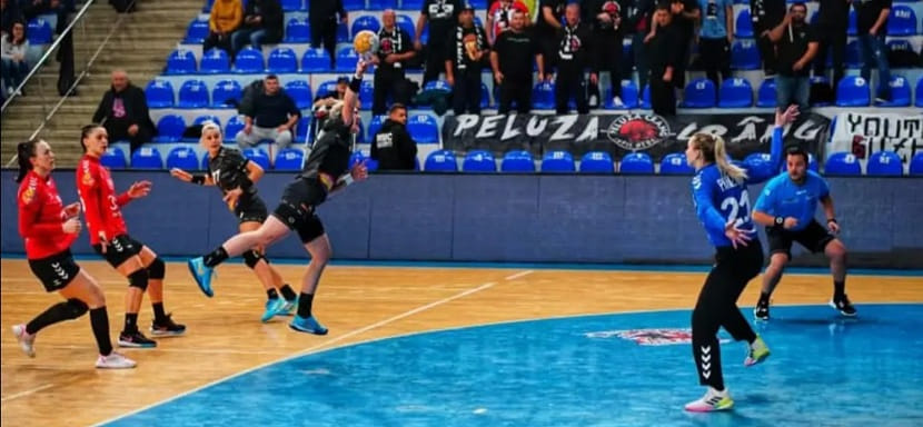 Румыния. "Глория Бузэу" Дианы Ильиной победила прямого конкурента "Байя-Маре" в единственной встрече 11-го тура и улучшила позиции