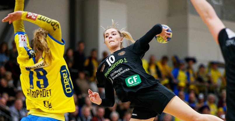 Дания. В стартовом матче четырнадцатого тура "Копенгаген" минимально обыграл "Нюкебинг"