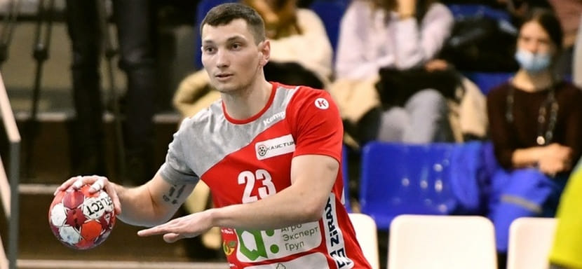 Olimpbet Суперлига. Левый полусредний Максим Васильев, выступавший за волгоградский "Каустик", перебрался в астраханское "Динамо"