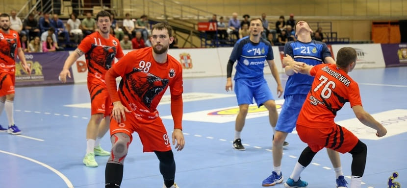 Во второй день Кубка губернатора Омской области победы одержали "Пермские медведи" и "Динамо-Сунгуль"