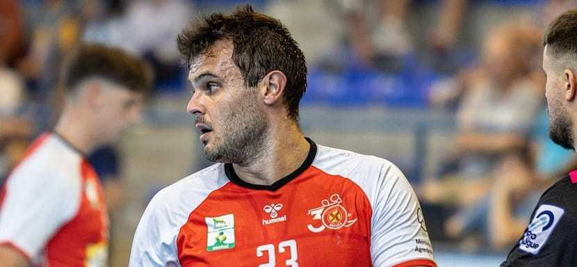 Бразильский линейный "Уэски" Родриго Бенитес стал игроком "Адемара" из Леона