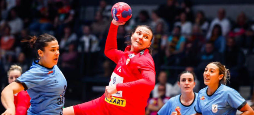 Делегат брал деньги, острова сопротивлялись, а фавориты побеждали. Как стартовал чемпионат мира