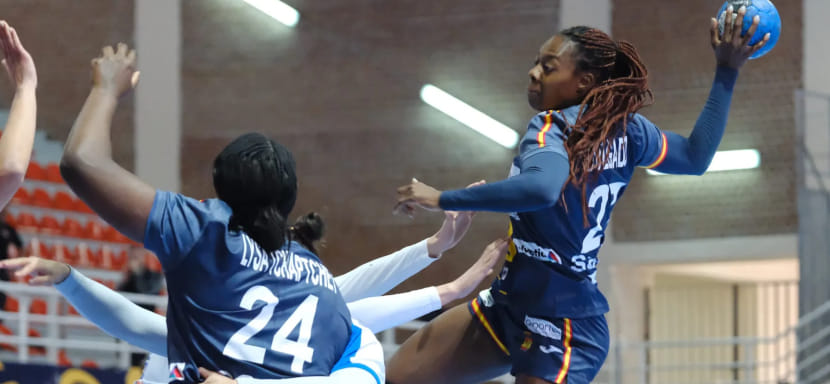 Сборная Испании с большим трудом обыграла команду Греции, шведки разгромили украинок в квалификации ЧЕ-2026