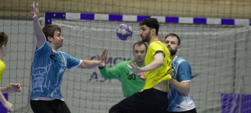 "Динамо-Сунгуль" на выезде обыграло омский "Скиф". Голкипер гостей Владислав Мартыненко сделал 17 сейвов, отразив 56% бросков