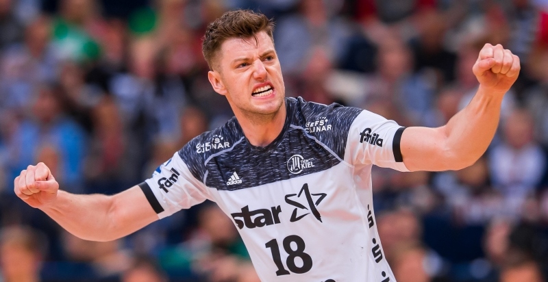 Германия. В Киле не думают о белом флаге