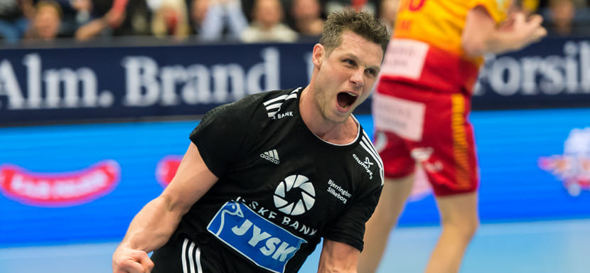 Дания. 41-летний линейный "Бьеррингбро" Микаэль Кнудсен завершил карьеру. Ветеран продолжит работу в структуре клуба