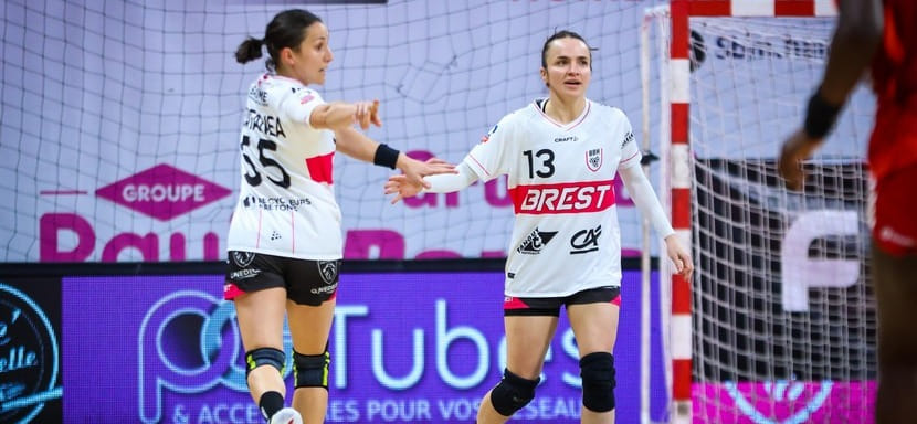 "Брест" продолжает идти без очковых потерь по дистанции чемпионата Франции. "Мец" также выиграл в среду