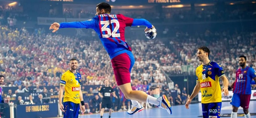 Испания. Официально. "Барселона" объявила об уходе левого крайнего Анхеля Фернандеса