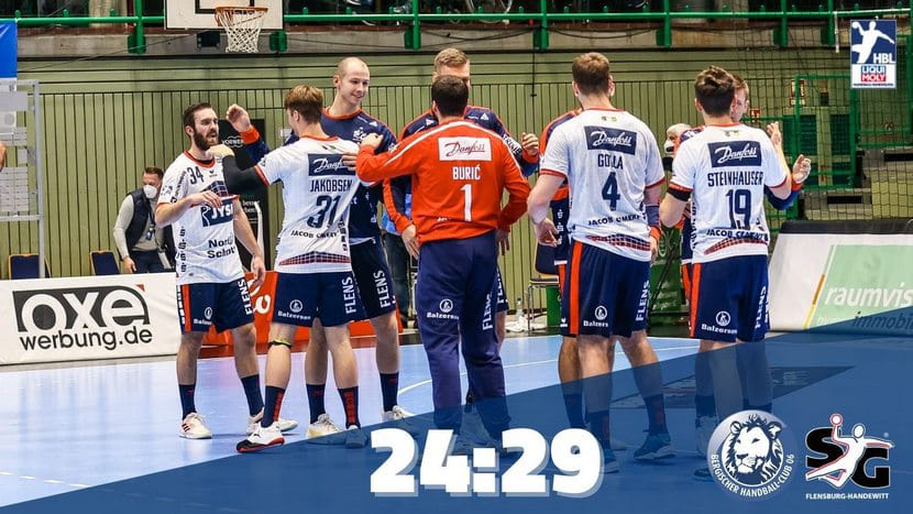 Бундеслига. "Фленсбург" после фиаско в матче Лиги чемпионов с "Мотором" нанес выездное поражение "Бергишу", уступая после первого тайма