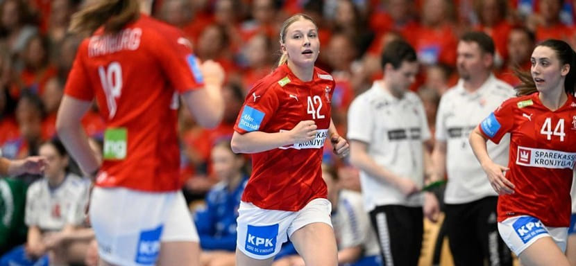 ЧЕ-2022. 22-летняя полусредняя "Эсбьерга" Микала Мёллер заменила травмированную Мию Рей в составе сборной Дании