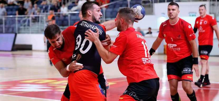 Израиль. Правый полусредний сборной Беларуси и "Хапоэля" Олег Астрашапкин порвал ахилл и выбыл из игры на долгий срок