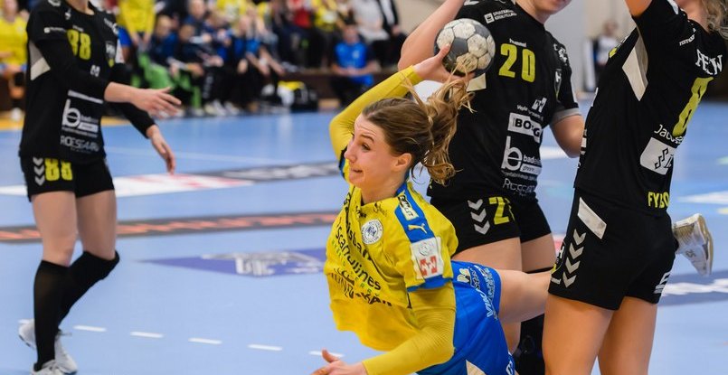 Дания. "Нюкебинг" принял предложение выступить в Европейской лиге. "Орхус" ответил отказом