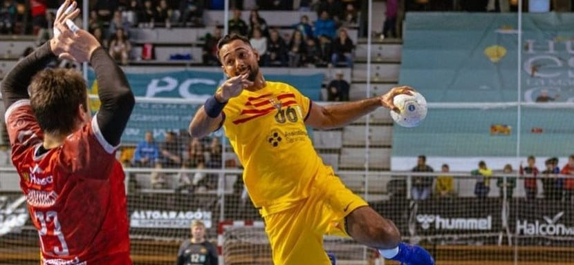 Испания. "Барселона" одержала 18-ю победу подряд в этом чемпионате, "Бидасоа" приблизился к "Торрелавеге" в турнирной таблице