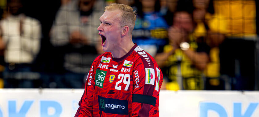 Семь голов Янника Кольбахера помогли "Райн Лёвен" обыграть "Лейпциг" в единственном матче игрового дня бундеслиги