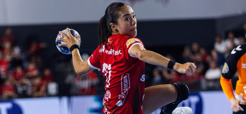 Румынская "Глория Бистрица" продлила контракт с правой крайней сборной Японии Асукой Фуджитой до 2028 года