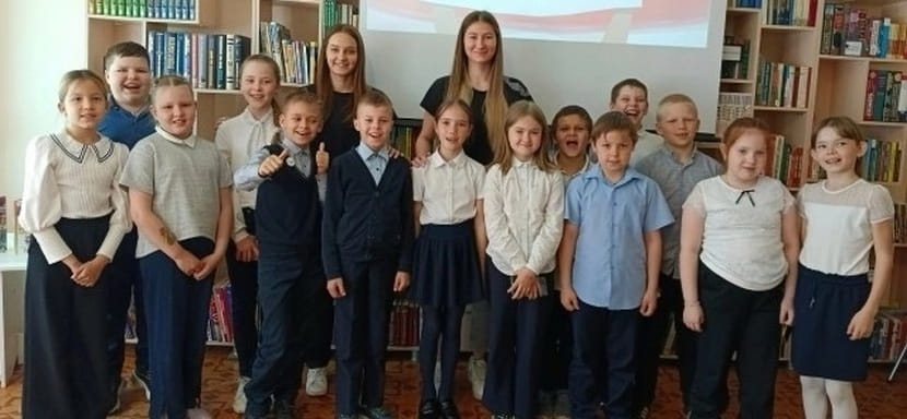 Россия. Гандболистки из системы "Лады" Анастасия Благова и Анастасия Кайльман провели встречу с тольяттинскими школьниками