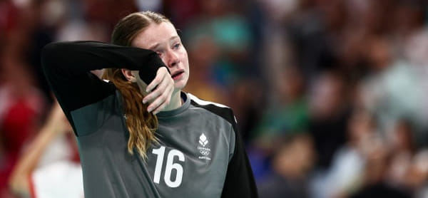 Вратарь "Оденсе" и сборной Дании Алтея Рейнхардт получила травму колена в матче Лиги чемпионов. Она может пропустить чемпионат мира