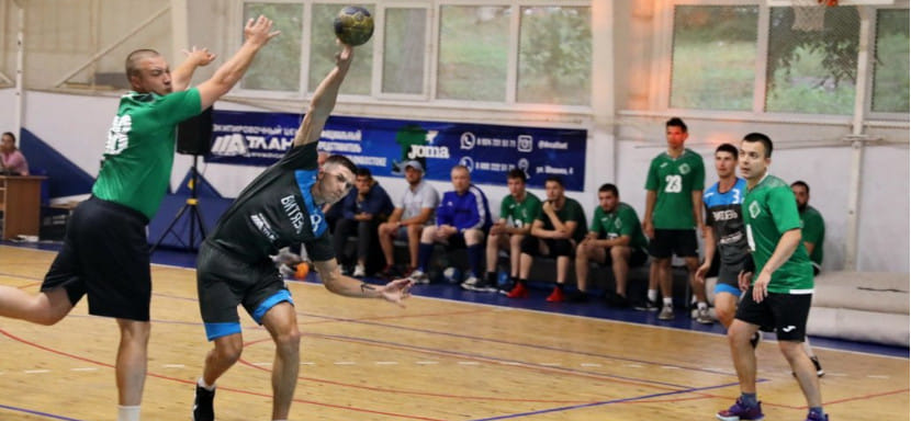 Кубок России. Турнир стартовал матчами во Владивостоке. Местный "Витязь" одержал две победы и оформил путевку в 1/32 финала