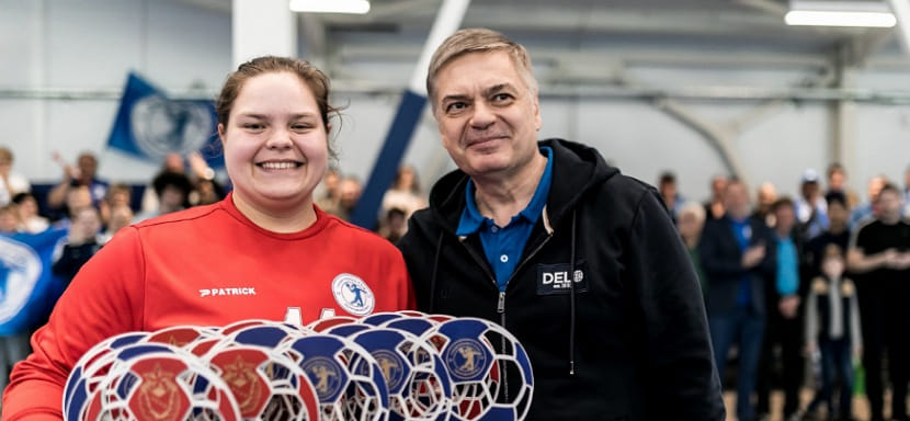 Россия. Елизавета Дяченко: "Моему прапрадедушке паспортистка забыла поставить мягкий знак. Так и понеслось"