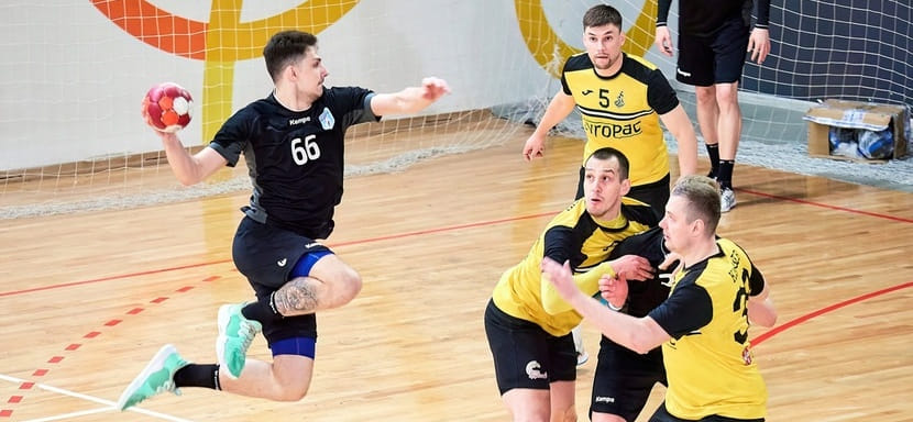 Olimpbet Суперлига. 22-летний полусредний Павел Матвеев, расставшийся с "Воронежем", пополнил состав СГАУ-"Саратова"