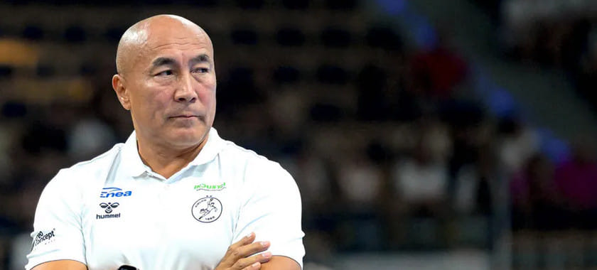 Талант Дуйшебаев заявил, что Хавьер Сабате назвал его "грёбаным китайцем". Тренер "Вислы" сказал, что Дуйшебаев плюнул в него