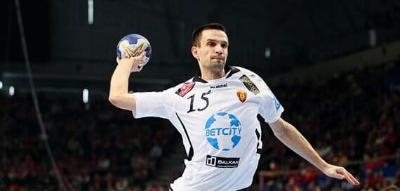 Балканы. Сербский левый крайний Добривое Маркович судится с "Железничаром" из-за невыплаты заработной платы