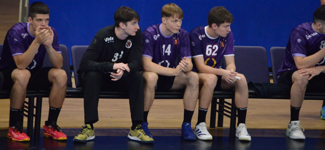 Лидирует "Каустик", Чехов хорош и здесь, а "Зенит" — аутсайдер. Как играет молодёжь в Суперлиге