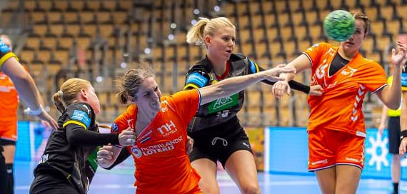 Германия. Правая полусредняя Лаура ван дер Хейден, покинувшая венгерский "Шиофок", подписала контракт с "Боруссией"