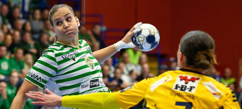 Пять голов Дарьи Дмитриевой помогли "Ференцварошу" в гостях с минимальной разницей обыграть "Икаст" в Лиге чемпионов