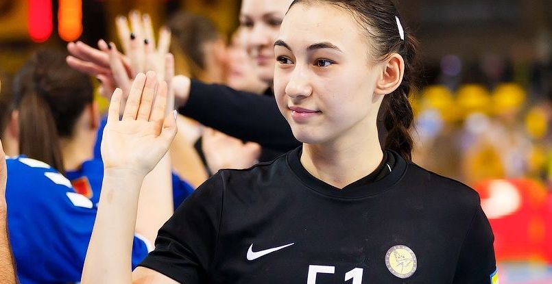 Суперлига. Милана Таженова: "После первого тайма зашли в раздевалку, и нам там все "хорошие" слова сказали. Затем уже пошли в бой" (ВИДЕО)